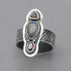 Rings Tabra Moonstone And Garnet Ring